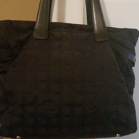 AUTHENTIC CHANEL BAG ..USED BUT STILL IN GREAT CON - Picture 1 of 7